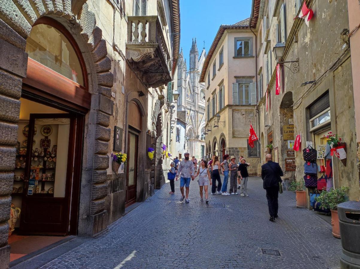 Stanza Con Bagno Privato Orvieto Centro Storico, Aria Condizionata Netflix Vicino Al Pozzo Della Cava-Affittacamere "Carvajal Rooms" Buitenkant foto